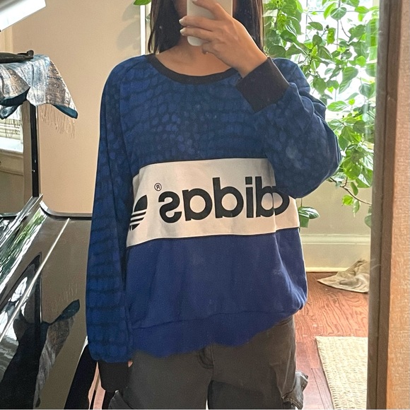 adidas Sweaters - VINTAGE ADIDAS Blue & White Crewneck Sweatshirt